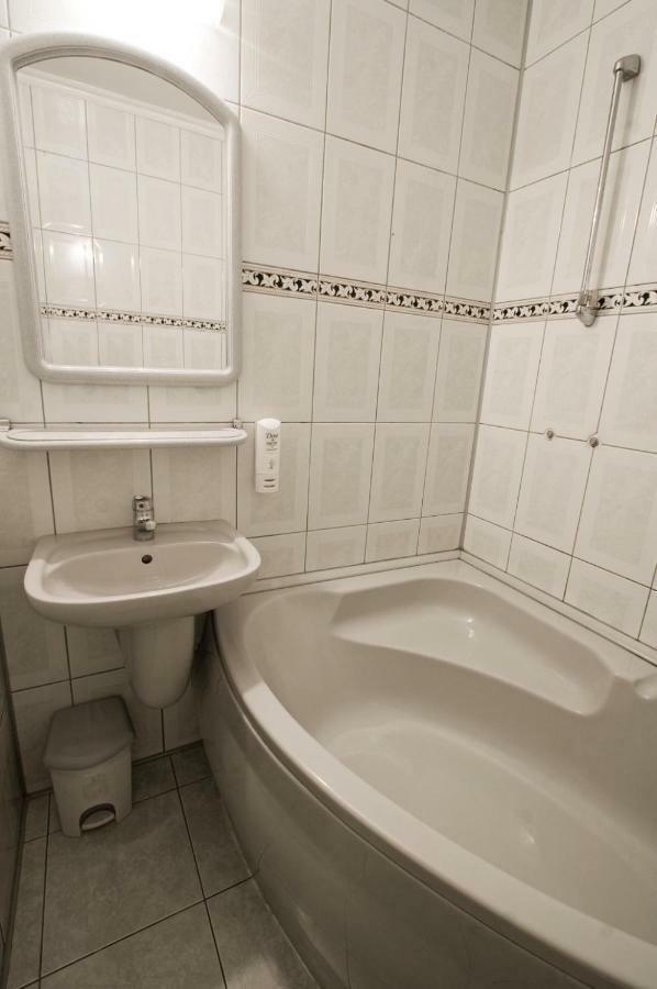Bialy Orzel Aparthotel Przemyśl Exterior foto